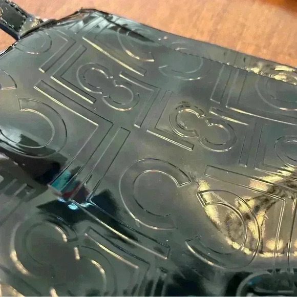 Liz Claiborne Black Faux Patent Leather Crossbody Purse Shoulder Bag Glossy Logo - Picture 8 of 13